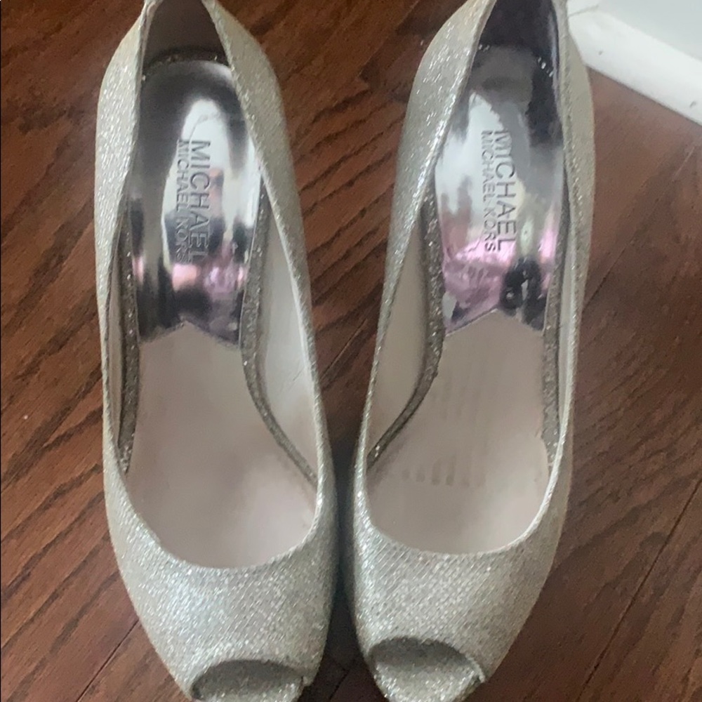 Michael kors silver  glitter pumps NWT